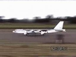 B 52 Model Crash